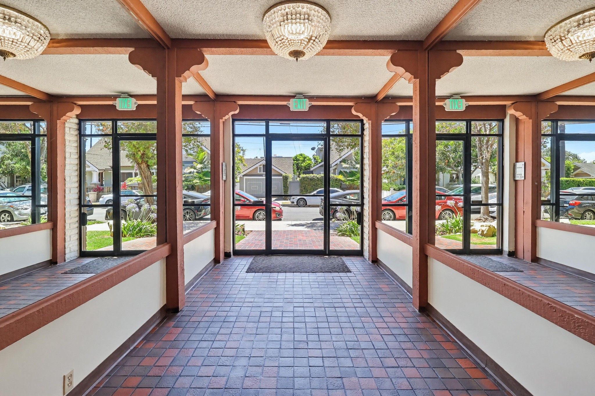 Virtual tour photo 9 of 46 for 2805 E 3rd St