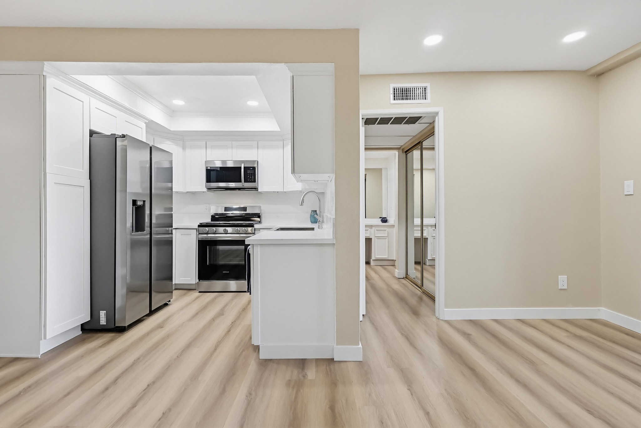 Virtual tour photo 12 of 46 for 2805 E 3rd St