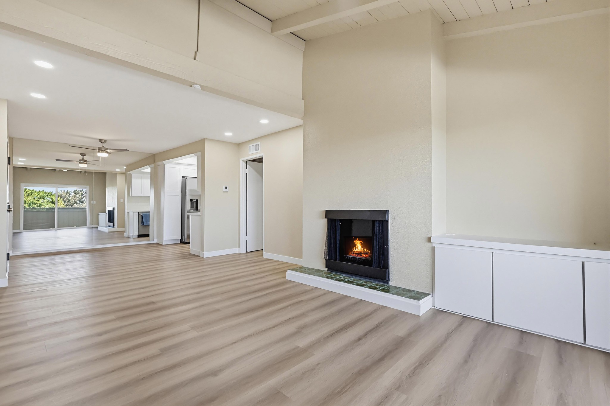 Virtual tour photo 16 of 46 for 2805 E 3rd St