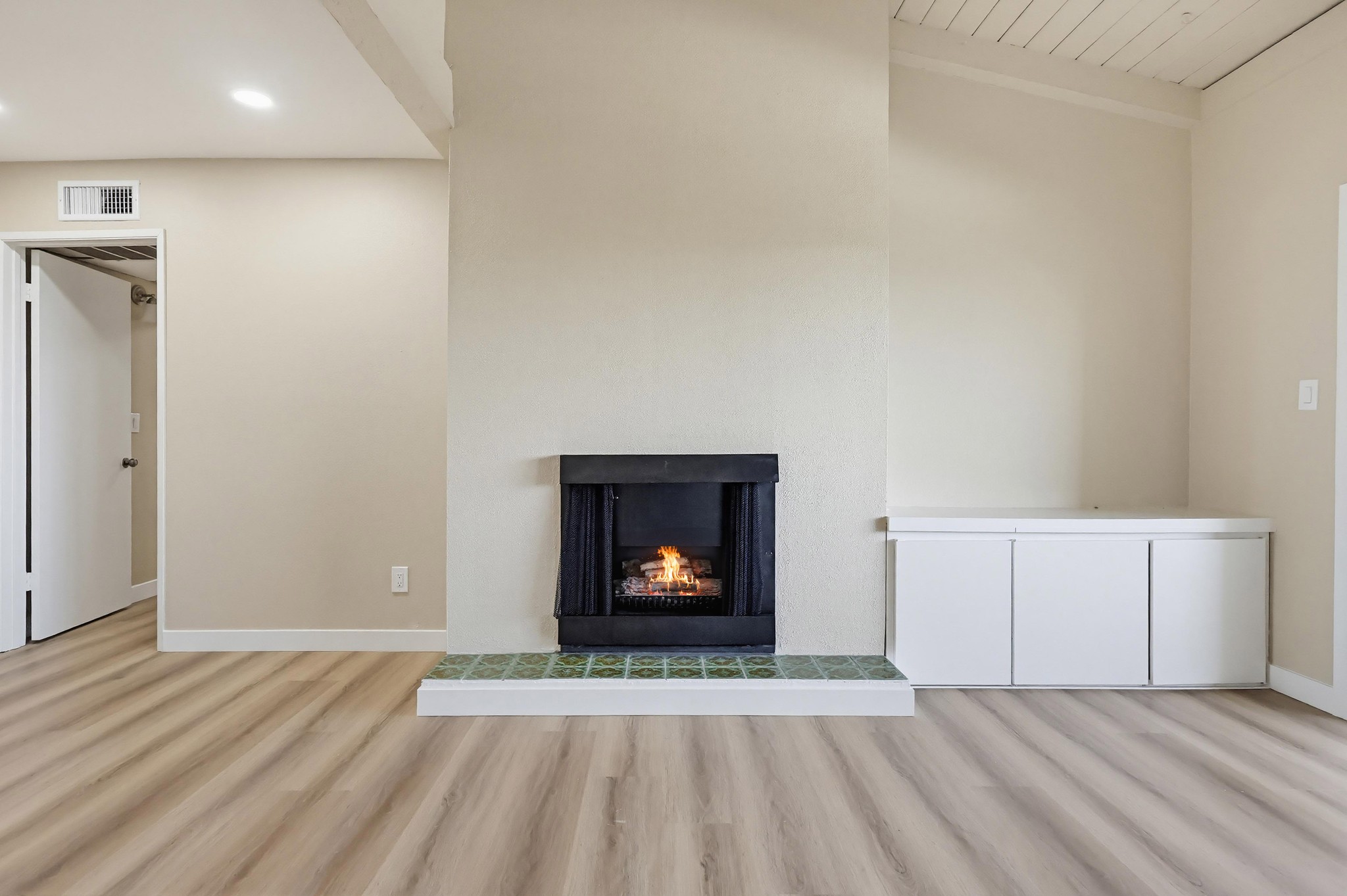 Virtual tour photo 18 of 46 for 2805 E 3rd St