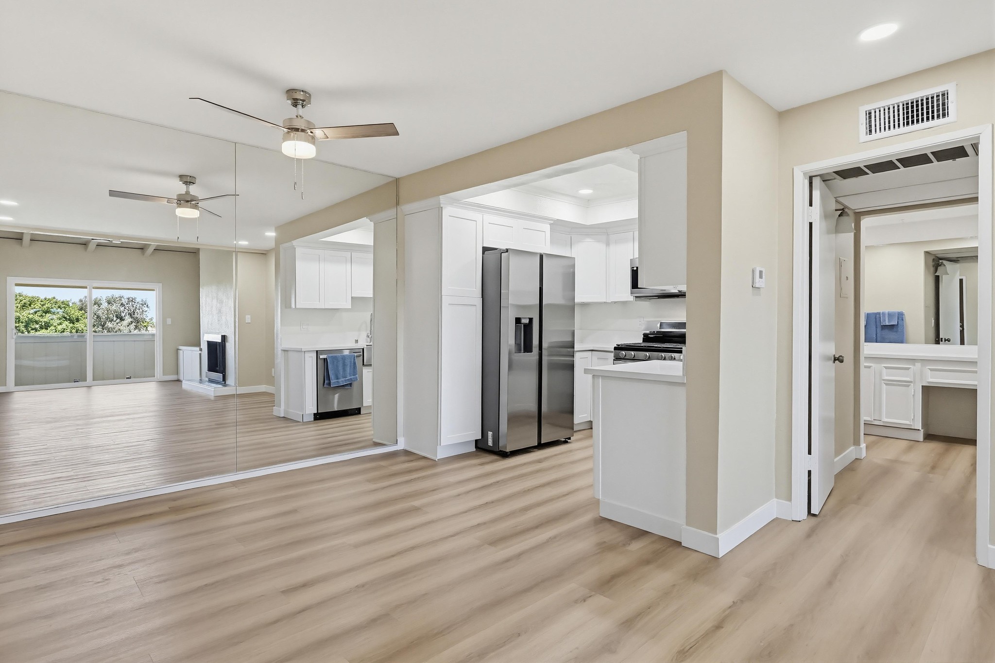 Virtual tour photo 19 of 46 for 2805 E 3rd St
