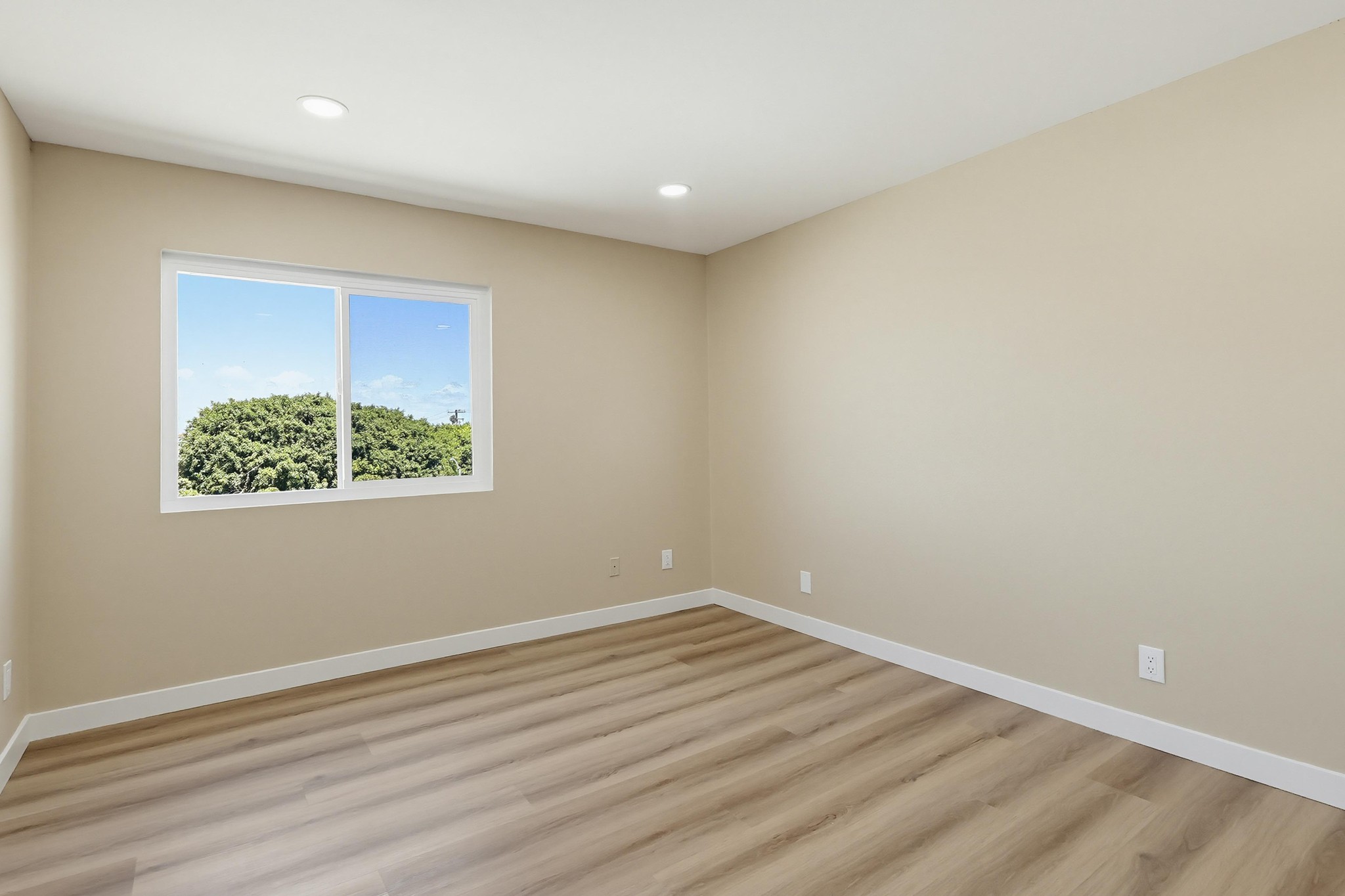 Virtual tour photo 30 of 46 for 2805 E 3rd St