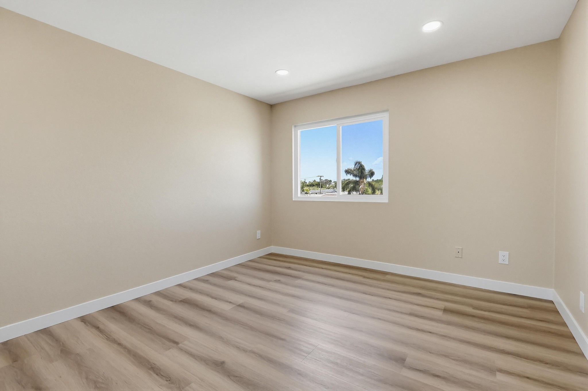 Virtual tour photo 31 of 46 for 2805 E 3rd St