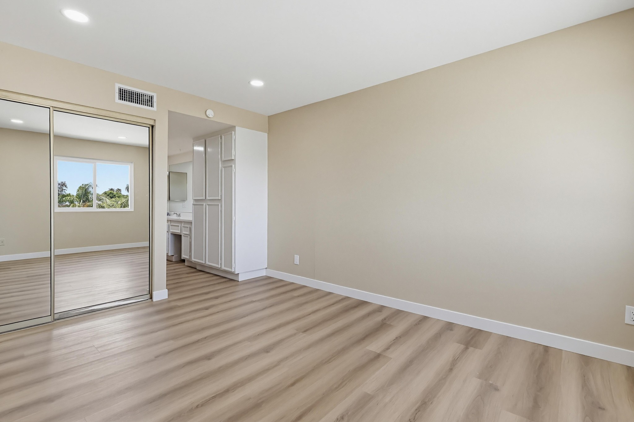 Virtual tour photo 32 of 46 for 2805 E 3rd St