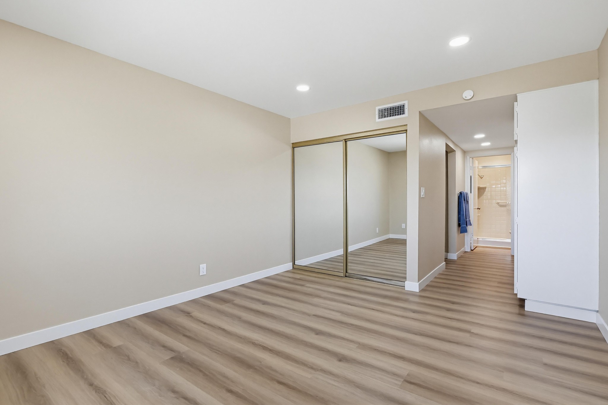 Virtual tour photo 33 of 46 for 2805 E 3rd St