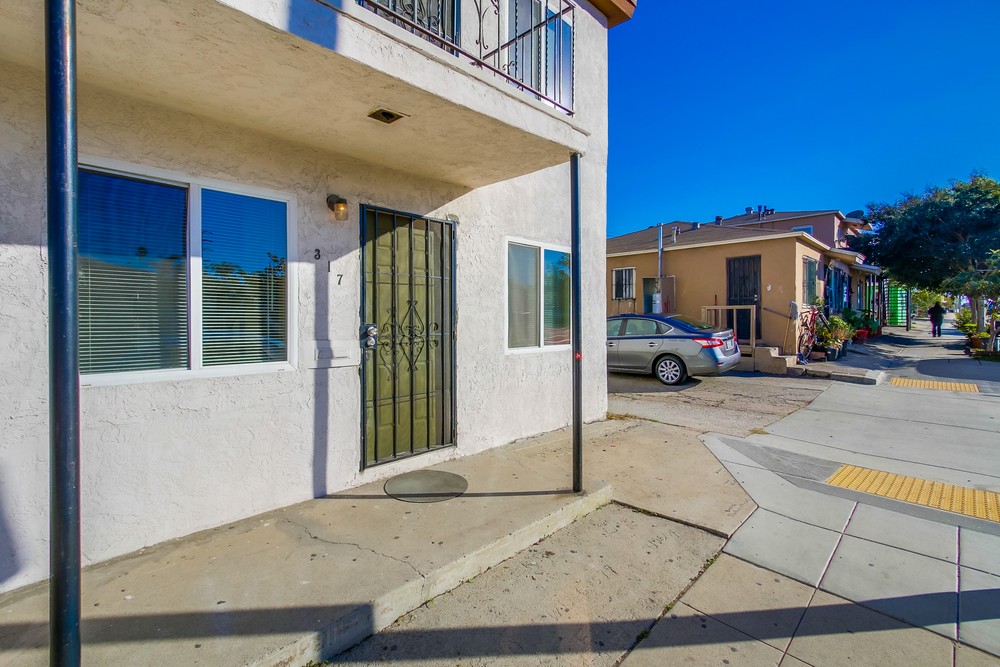 Virtual tour photo 6 of 56 for 2809 Clay Ave