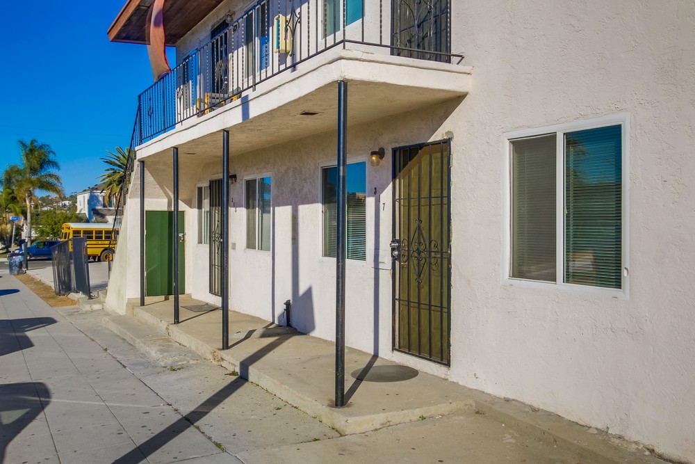 Virtual tour photo 7 of 56 for 2809 Clay Ave
