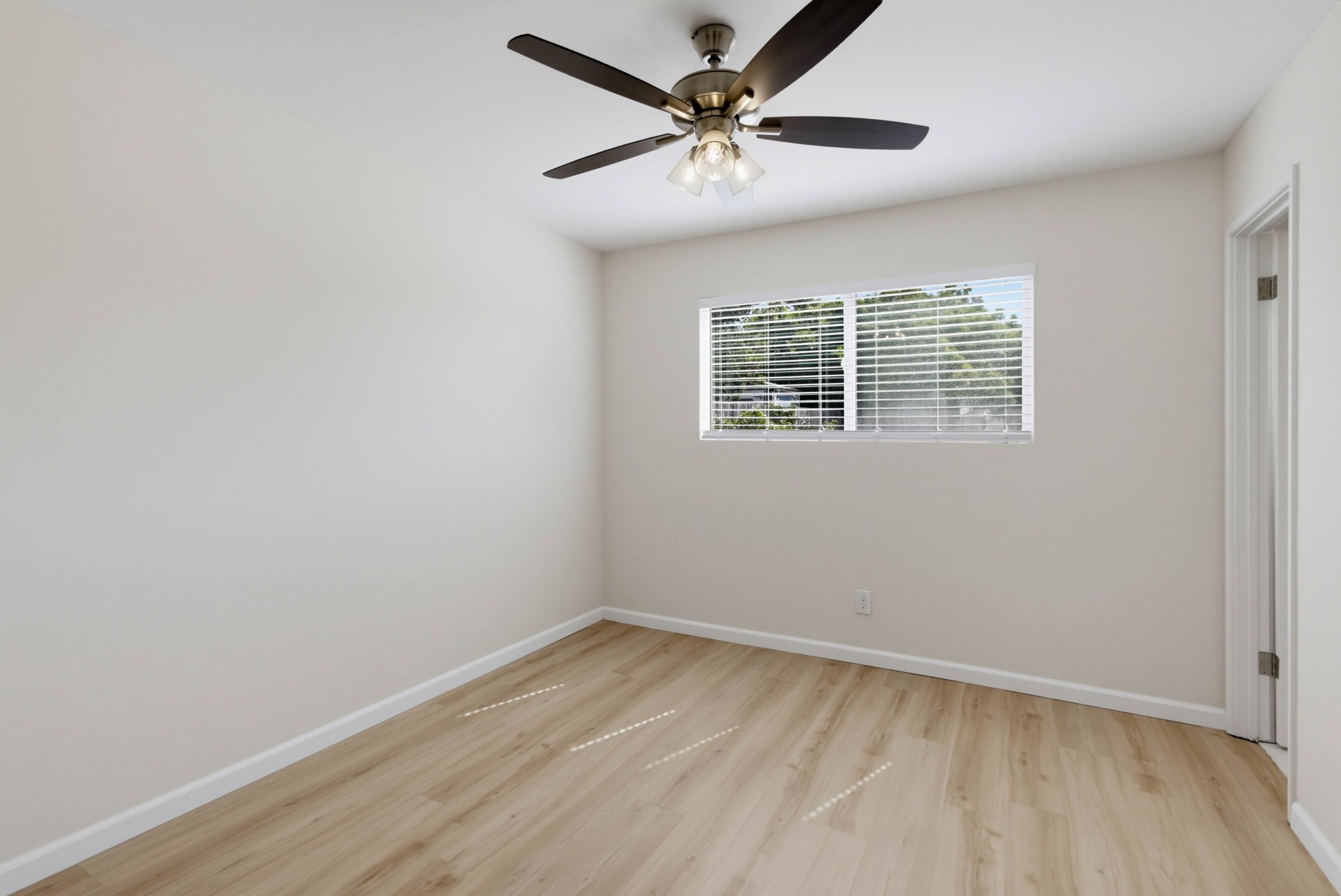 Virtual tour photo 22 of 42 for 2816 Louise St