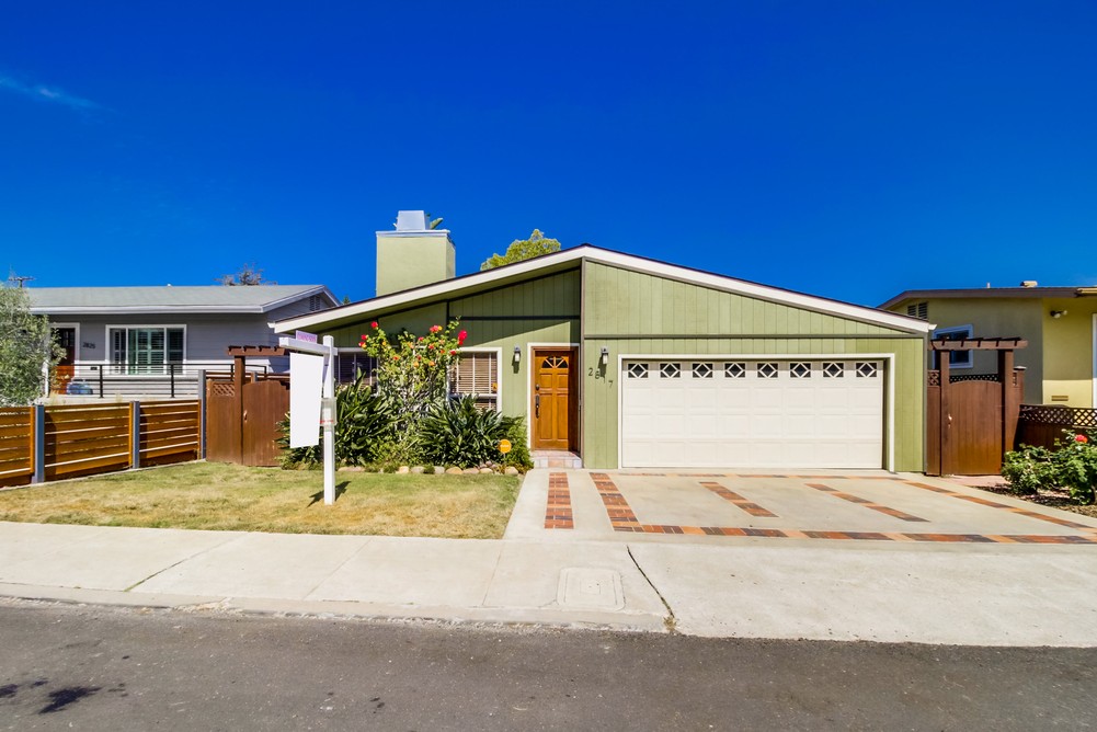 Virtual tour photo 1 of 54 for 2817 Dale St