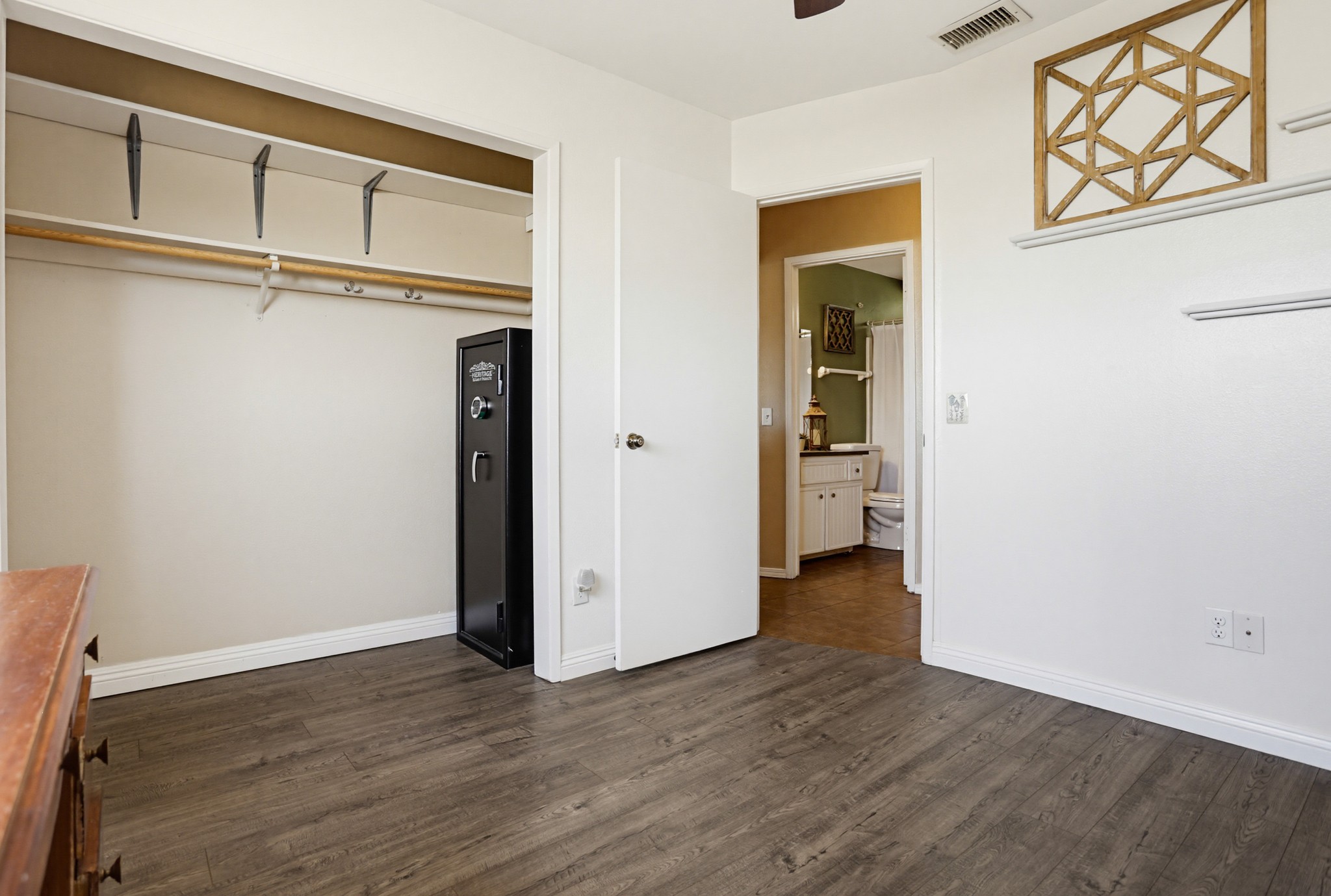 Virtual tour photo 16 of 40 for 28185 Valley Center Rd