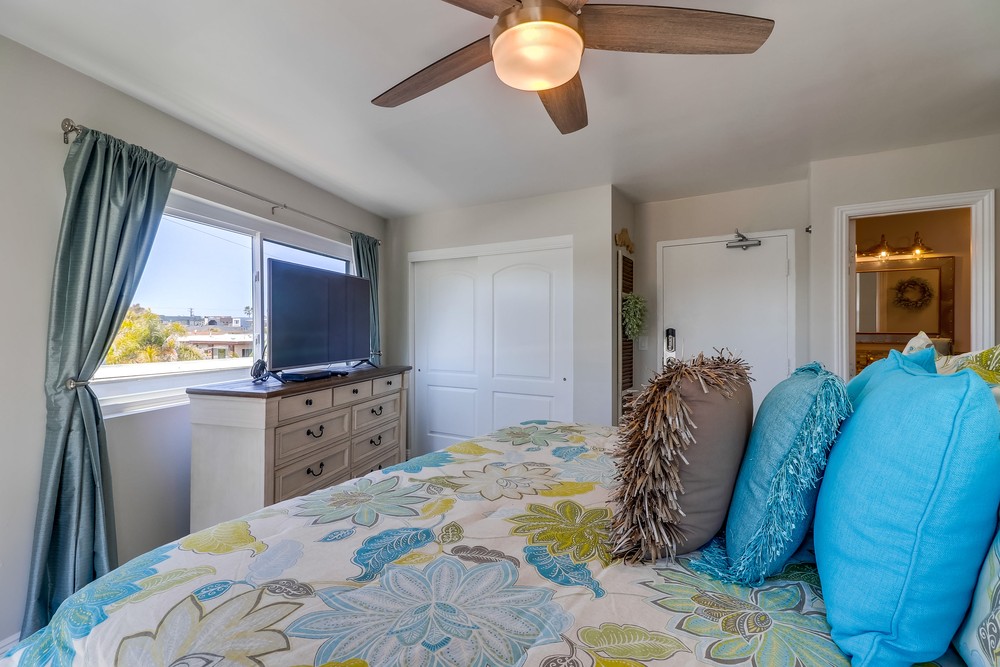 Virtual tour photo 32 of 42 for 2820 Bayside Walk #4