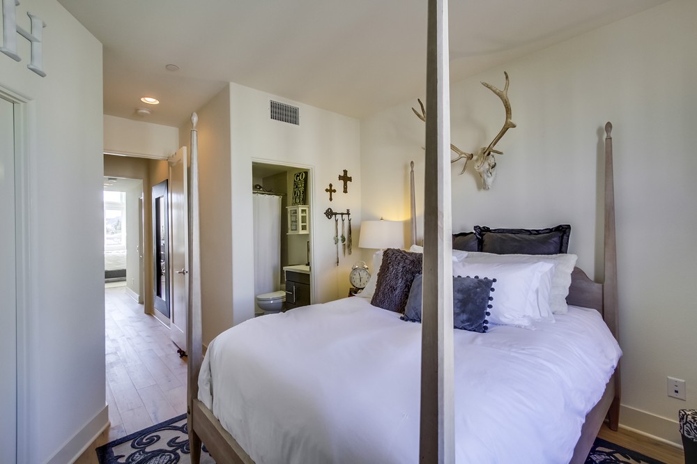 Virtual tour photo 34 of 38 for 2820 Carleton St #28