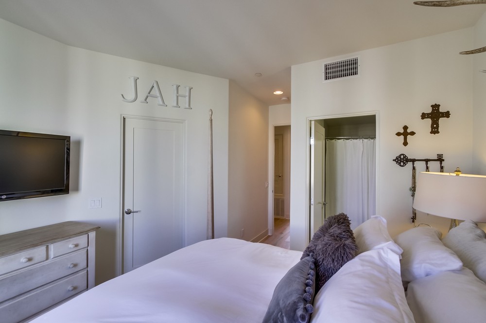 Virtual tour photo 35 of 38 for 2820 Carleton St #28