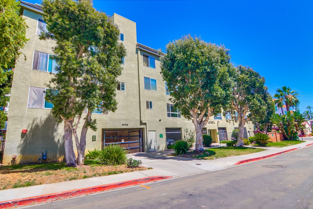 Virtual tour photo 3 of 32 for 2825 Third Ave