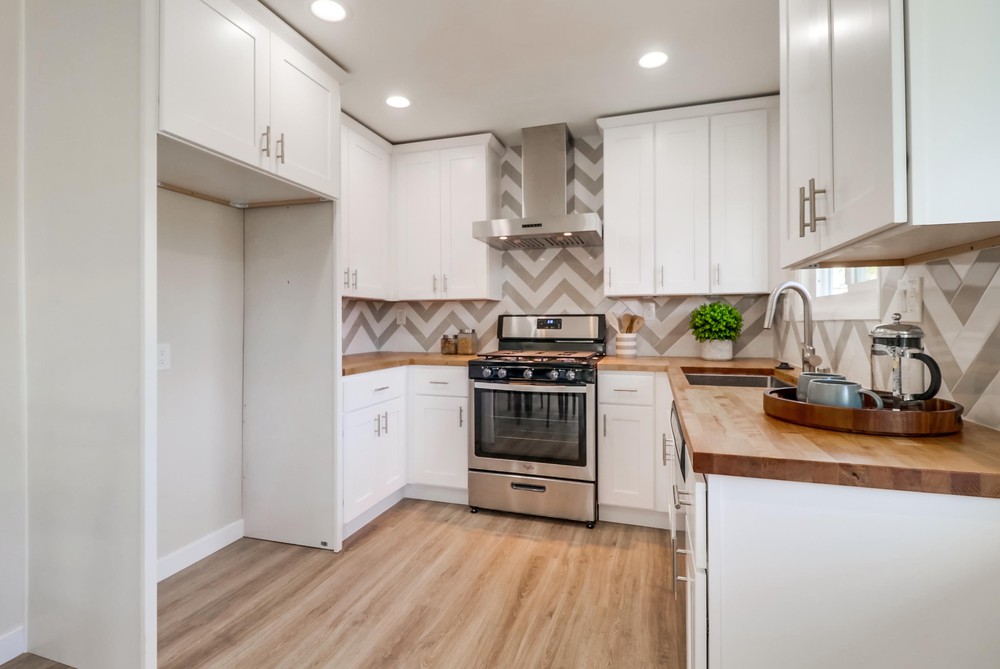 Virtual tour photo 18 of 73 for 2828 Comstock St