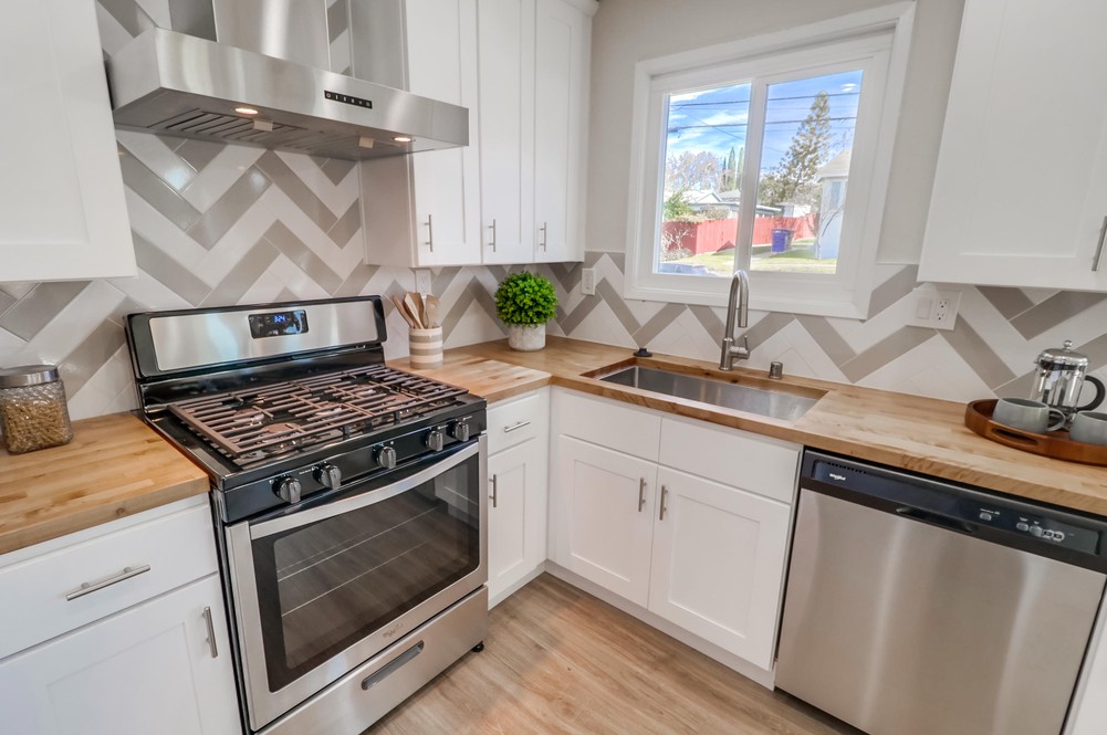 Virtual tour photo 20 of 73 for 2828 Comstock St