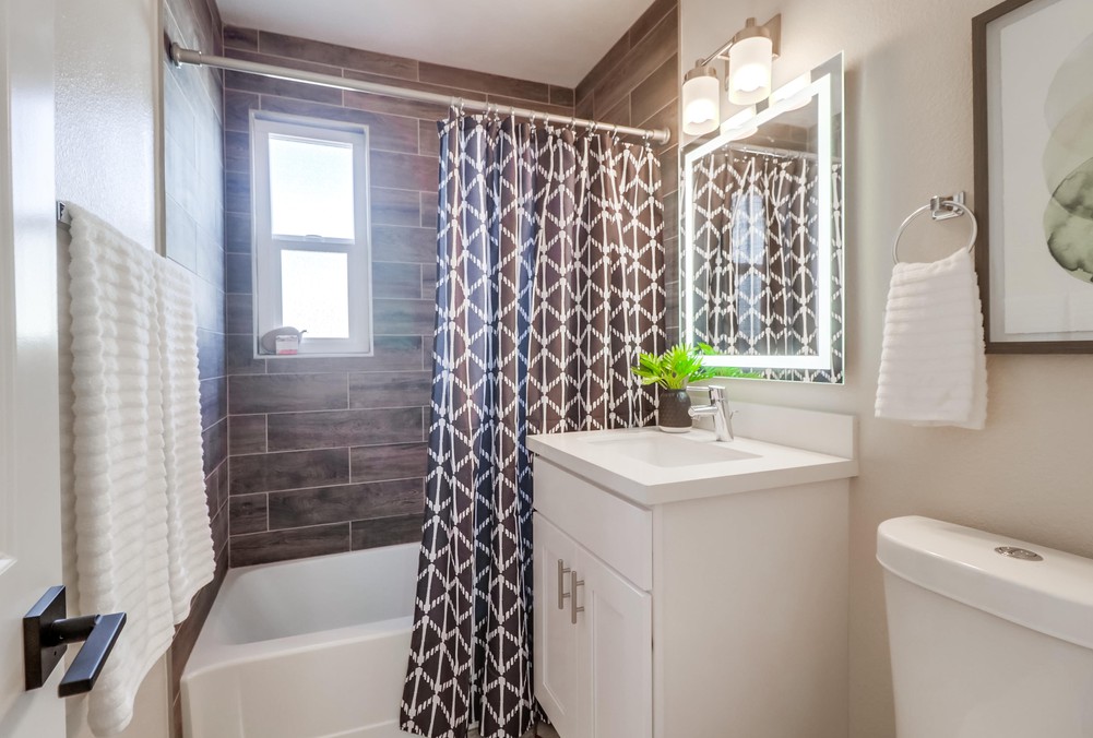 Virtual tour photo 28 of 73 for 2828 Comstock St