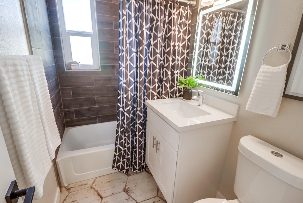 Virtual tour photo 29 of 73 for 2828 Comstock St