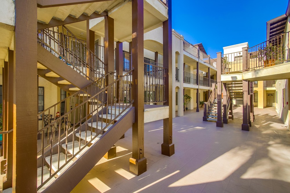 Virtual tour photo 11 of 51 for 2828 Famosa Blvd #305