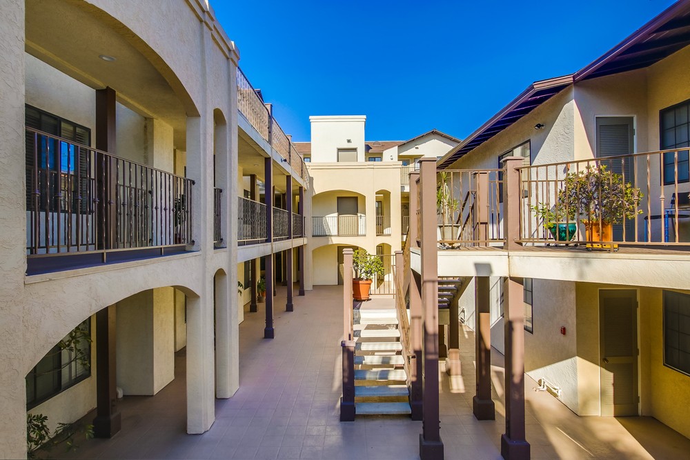 Virtual tour photo 13 of 51 for 2828 Famosa Blvd #305