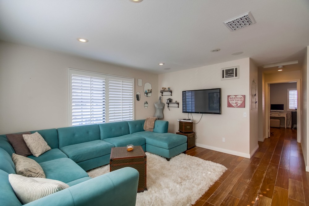 Virtual tour photo 24 of 51 for 2828 Famosa Blvd #305