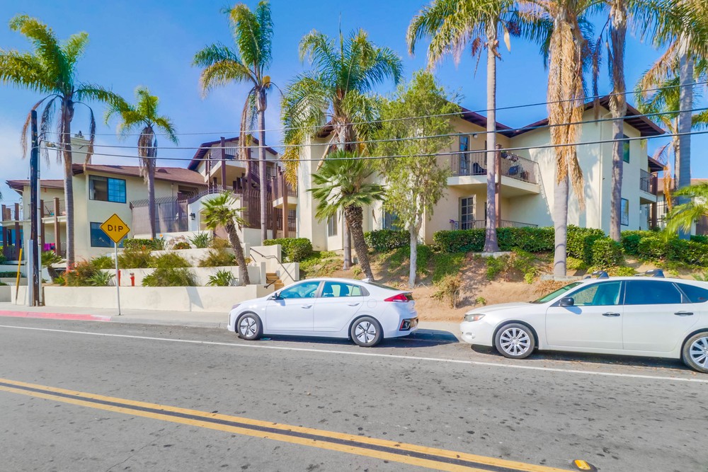 Virtual tour photo 3 of 38 for 2828 Famosa Blvd UNIT 305