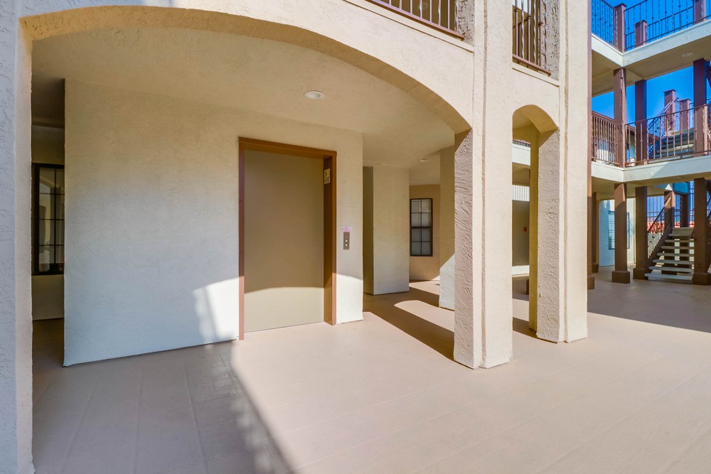 Virtual tour photo 5 of 38 for 2828 Famosa Blvd UNIT 305