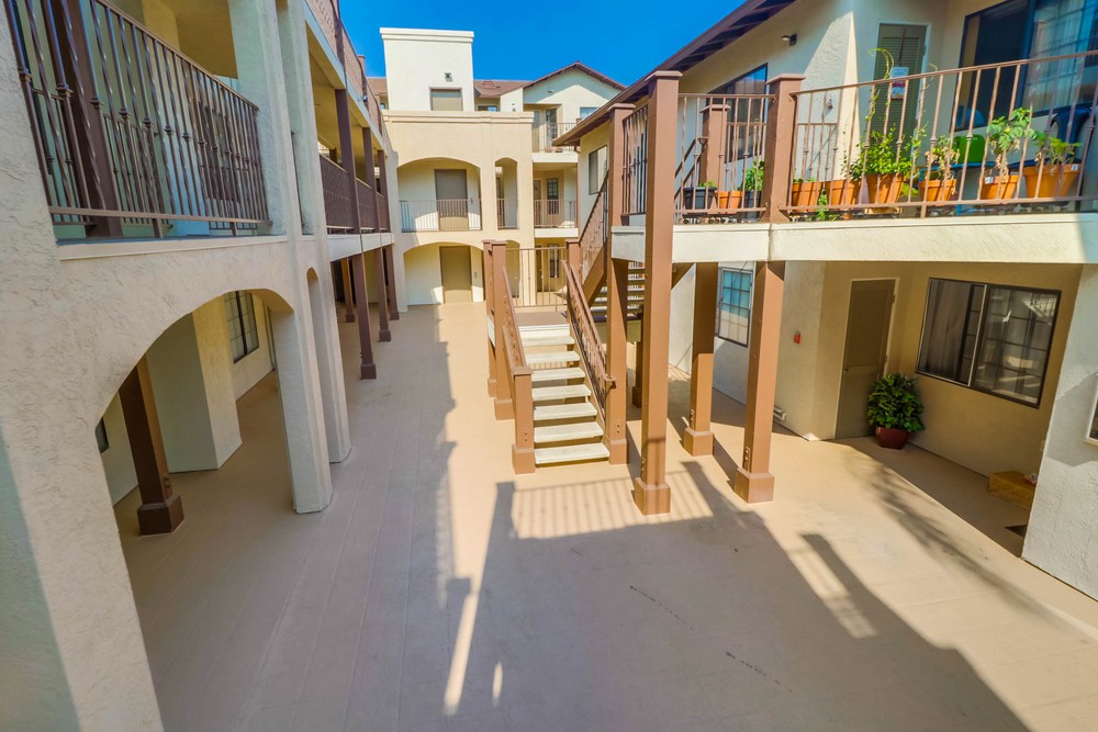 Virtual tour photo 6 of 38 for 2828 Famosa Blvd UNIT 305