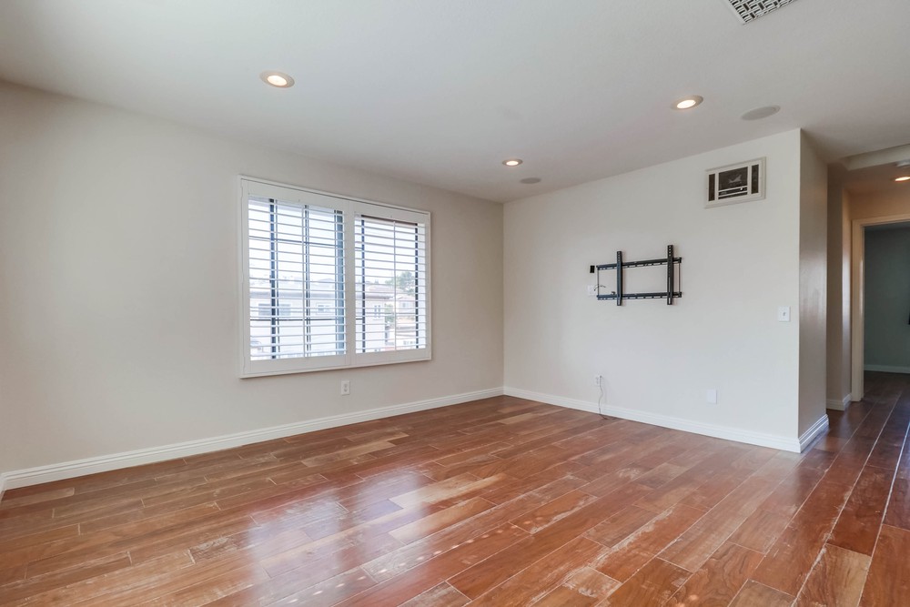 Virtual tour photo 13 of 38 for 2828 Famosa Blvd UNIT 305