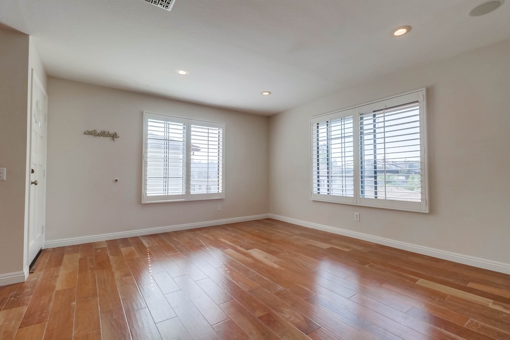 Virtual tour photo 14 of 38 for 2828 Famosa Blvd UNIT 305