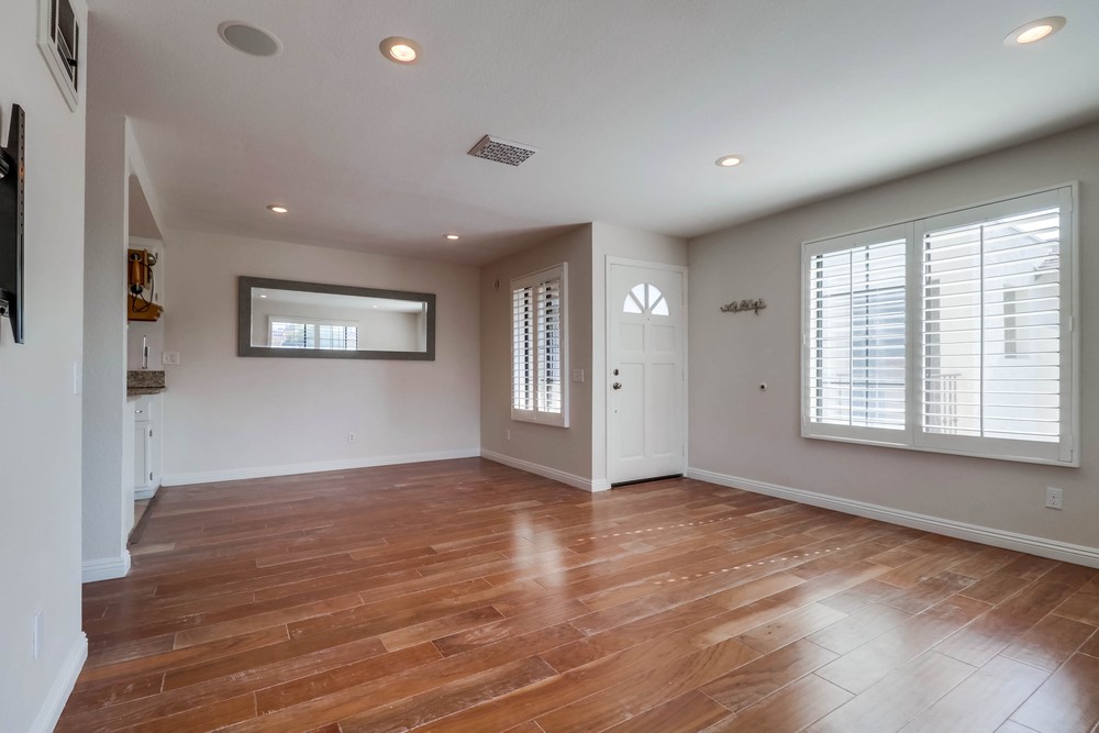Virtual tour photo 15 of 38 for 2828 Famosa Blvd UNIT 305
