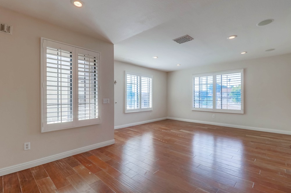 Virtual tour photo 17 of 38 for 2828 Famosa Blvd UNIT 305
