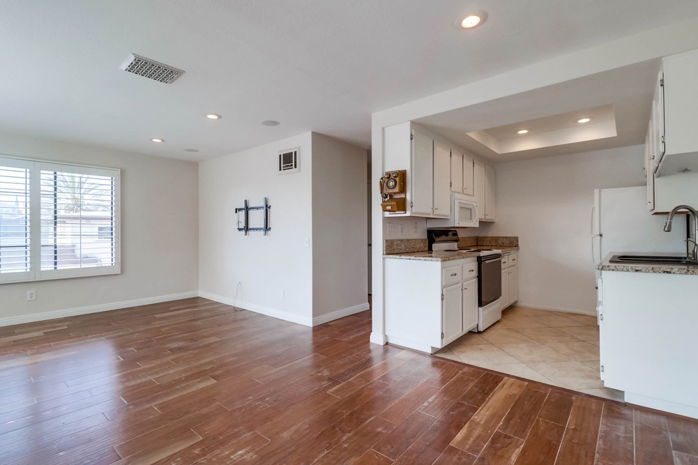 Virtual tour photo 20 of 38 for 2828 Famosa Blvd UNIT 305
