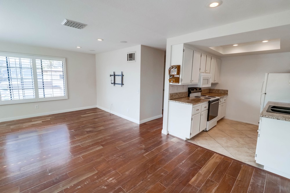 Virtual tour photo 21 of 38 for 2828 Famosa Blvd UNIT 305