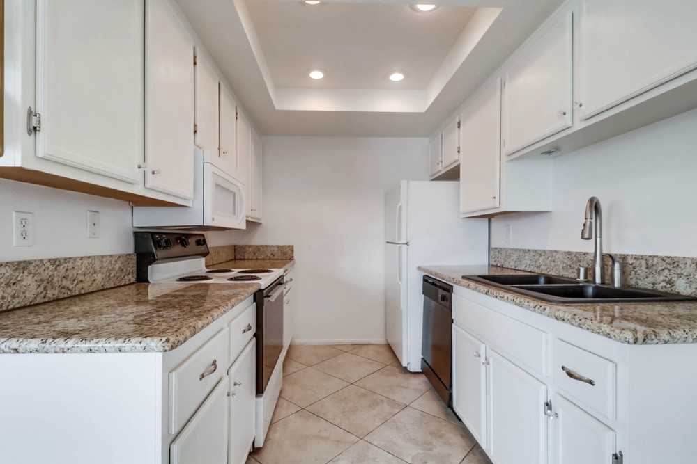 Virtual tour photo 23 of 38 for 2828 Famosa Blvd UNIT 305