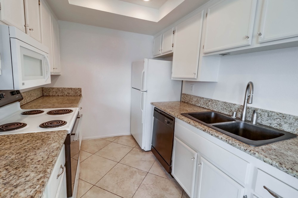 Virtual tour photo 25 of 38 for 2828 Famosa Blvd UNIT 305