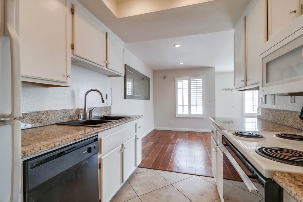 Virtual tour photo 26 of 38 for 2828 Famosa Blvd UNIT 305