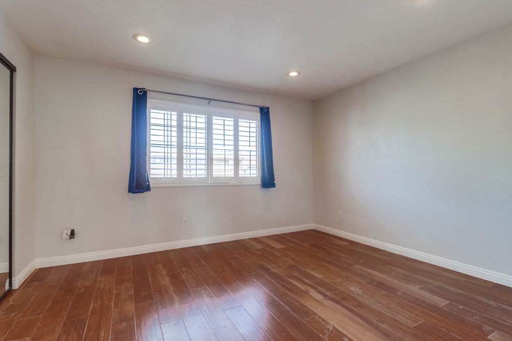 Virtual tour photo 27 of 38 for 2828 Famosa Blvd UNIT 305