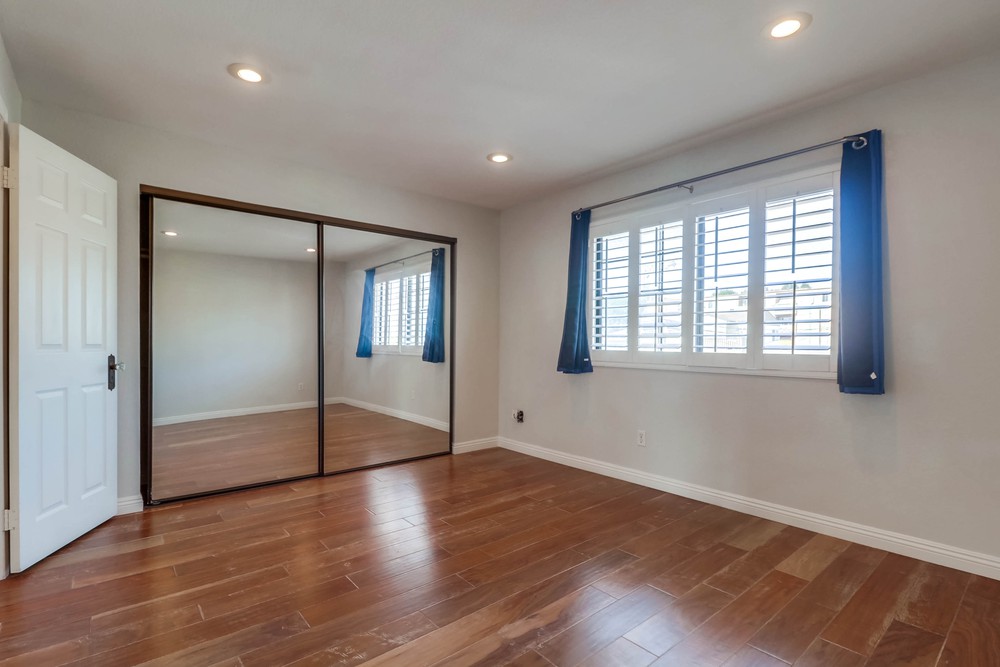 Virtual tour photo 28 of 38 for 2828 Famosa Blvd UNIT 305