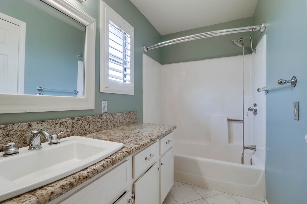 Virtual tour photo 30 of 38 for 2828 Famosa Blvd UNIT 305