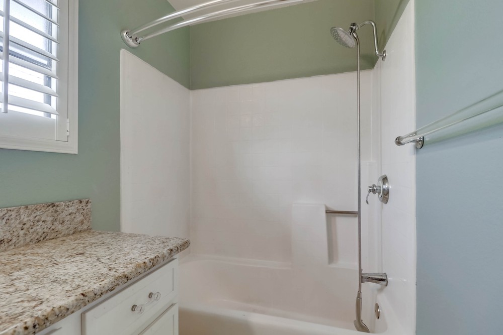 Virtual tour photo 31 of 38 for 2828 Famosa Blvd UNIT 305