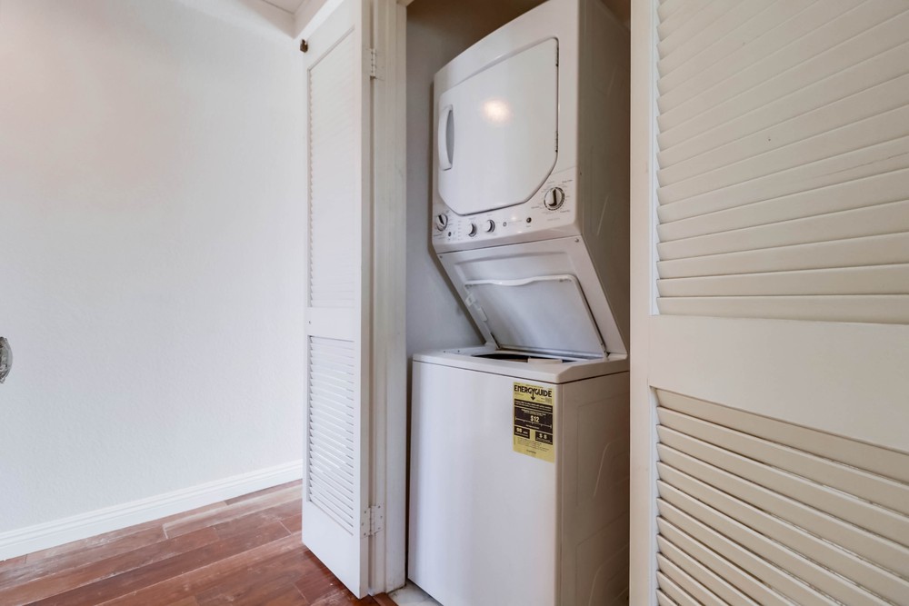 Virtual tour photo 32 of 38 for 2828 Famosa Blvd UNIT 305