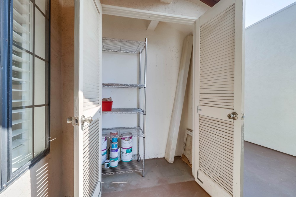Virtual tour photo 33 of 38 for 2828 Famosa Blvd UNIT 305