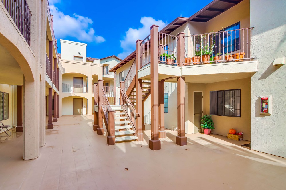 Virtual tour photo 7 of 50 for 2828 Famosa Blvd