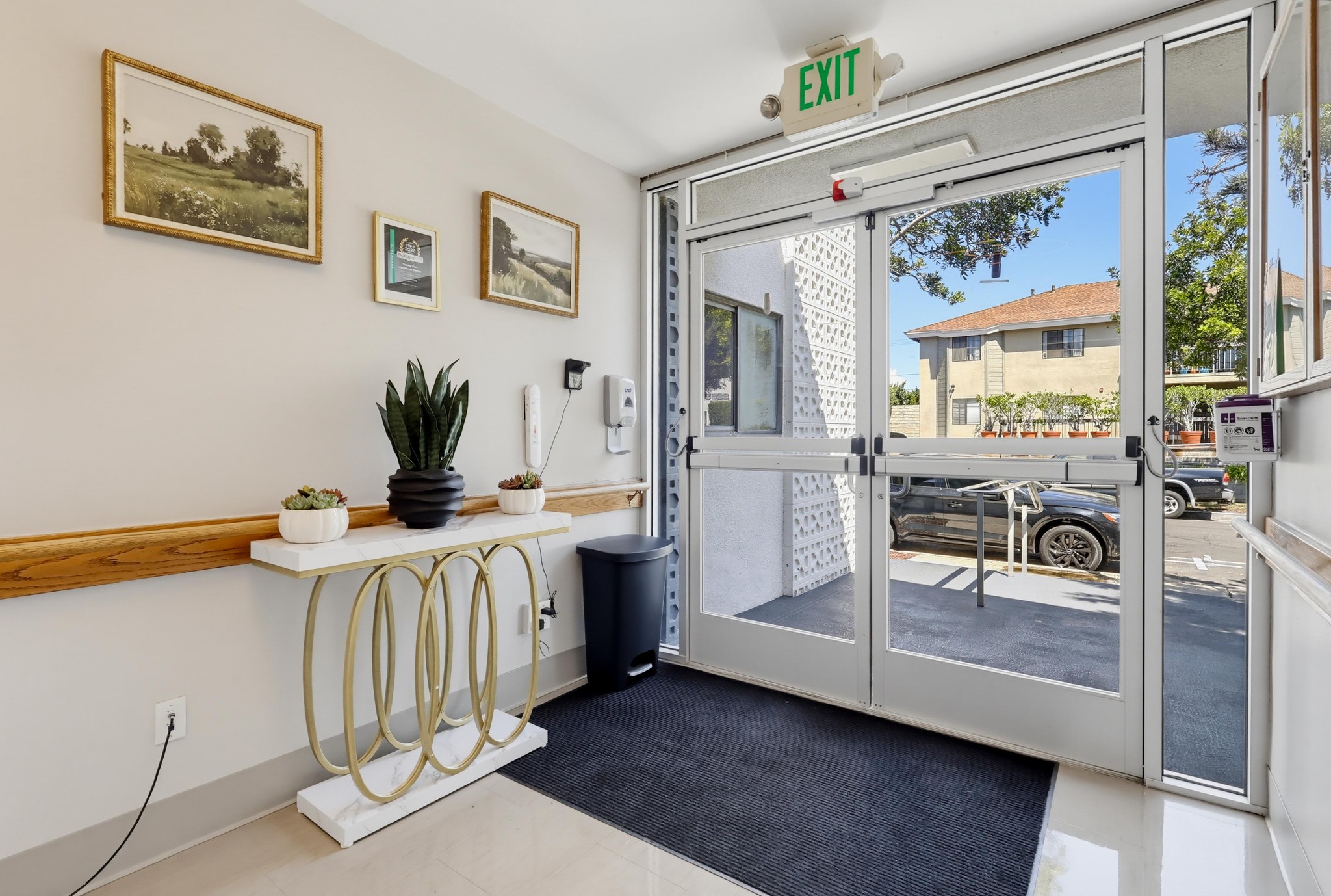 Virtual tour photo 7 of 35 for 2828 Pico Blvd