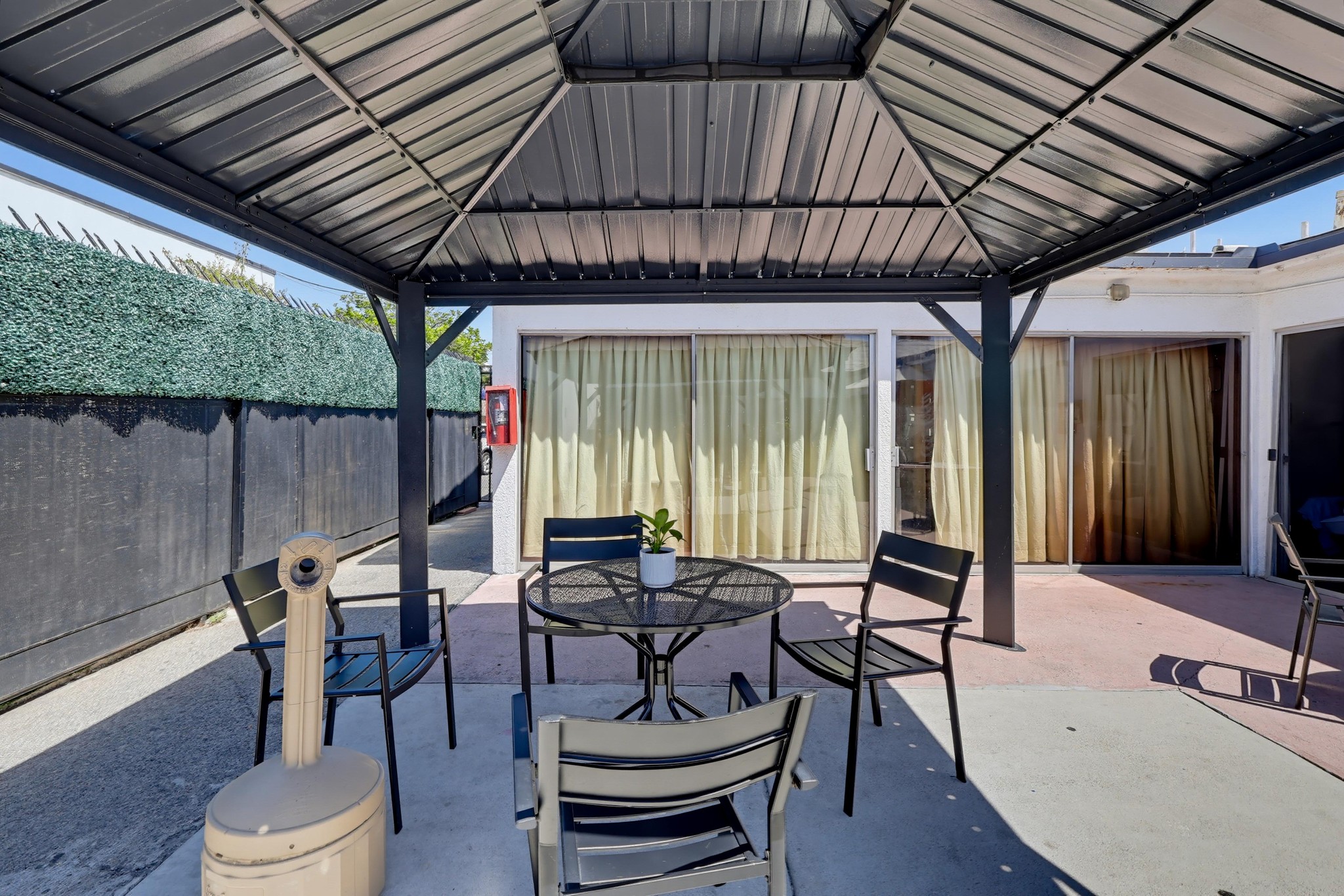 Virtual tour photo 28 of 35 for 2828 Pico Blvd