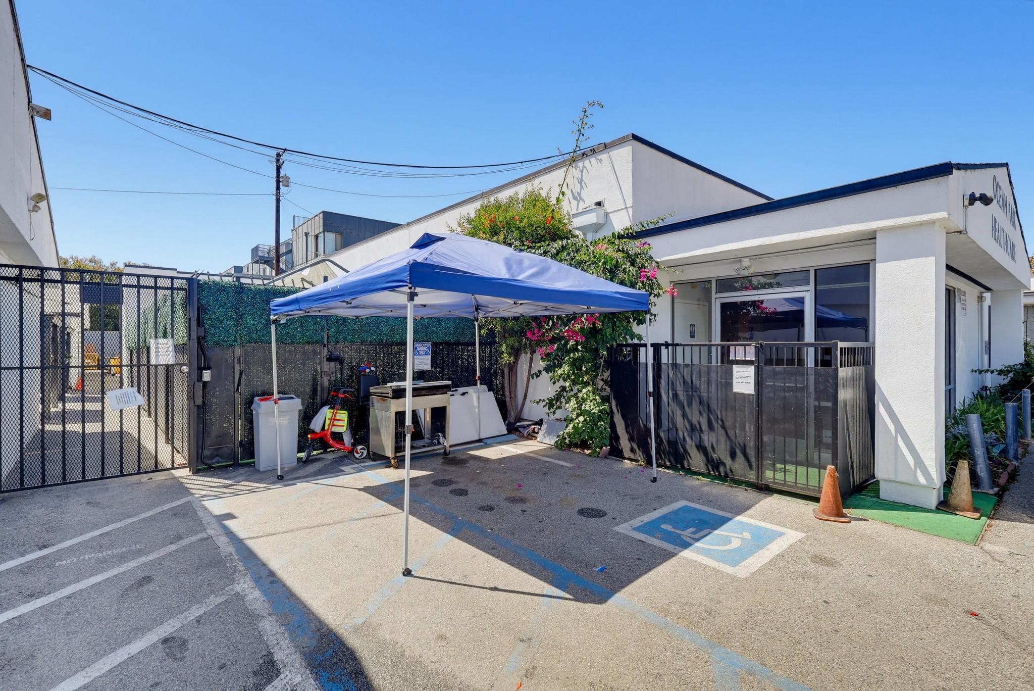 Virtual tour photo 33 of 35 for 2828 Pico Blvd