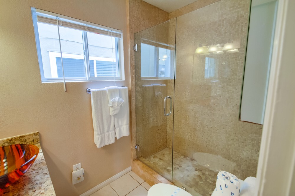 Virtual tour photo 22 of 38 for 2829 Mission Blvd
