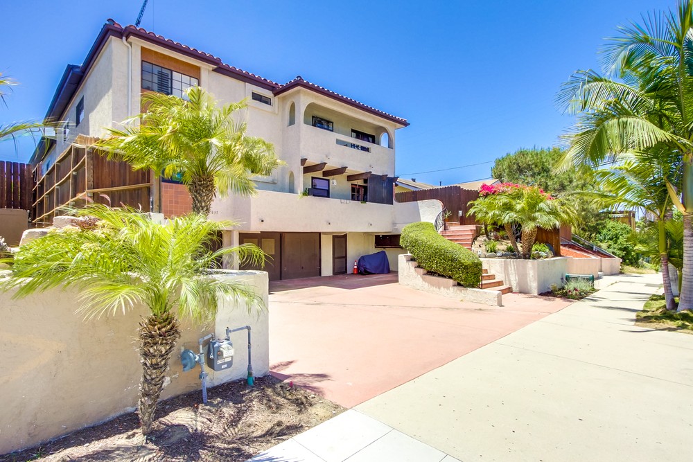 Virtual tour photo 3 of 44 for 2835 C St UNIT 9
