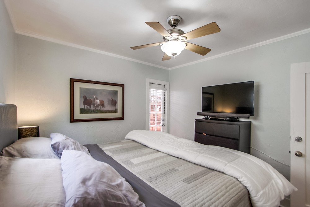 Virtual tour photo 31 of 44 for 2836 Lincoln Ave